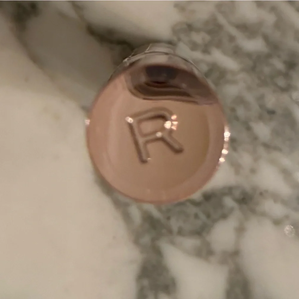 Bundle of Two Makeup REVOLUTION F6 CONCEAL & HYDRATE Radiance CONCEALER